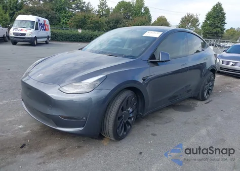 2022 Tesla Model Y Performance Dual Motor All-Wheel Drive z USA, uszkodzony, nr VIN 7SAYGDEF7NF339241